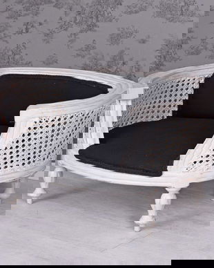 Canapea pentru caine din lemn masiv alb cu tapiterie neagra