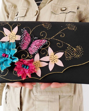poseta plic handmade unicat din piele -Floral with a pinch of butterfly