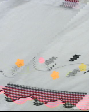 Perdeluta brodata de primavara