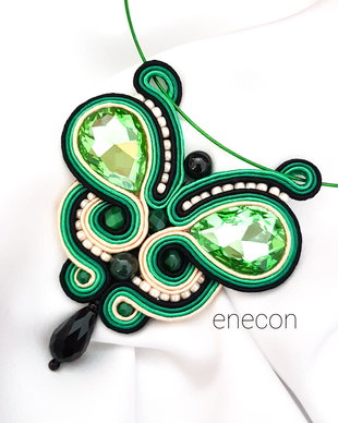 Pandantiv soutache verde cu cristale fatetate