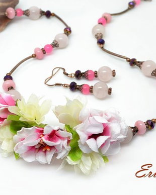 Set colier si cercei -buchet de flori in roz