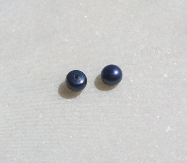 (2 bucati) Perle de cultura negre semi- gaurite aprox 6x5 mm