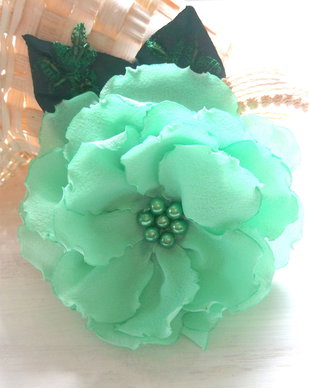 Brosa floare textila/Brosa verde jad