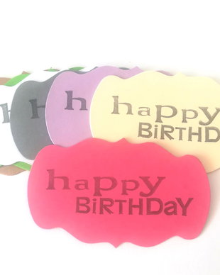 Cartonase predecupate cu mesajul Happy Birthday
