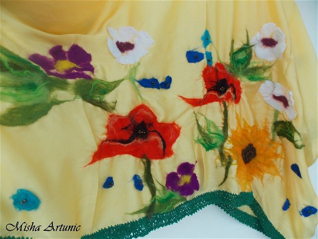 Bluza din matase naturala, crosetata, cu flori impaslite