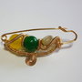Brosa handmade din sarma gilt si pietre semipretioase