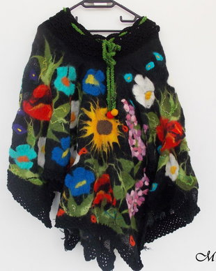Vandut Poncho cu flori multicolore impaslite
