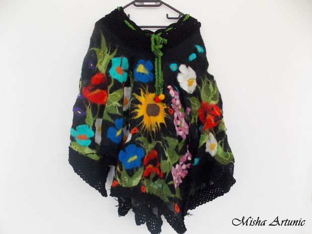 Vandut Poncho cu flori multicolore impaslite