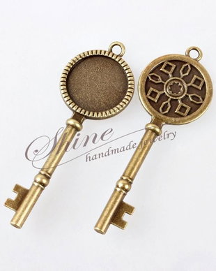 Pandantiv cheie bronz, 71x25x3mm