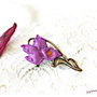 Brosa cu floare de iris