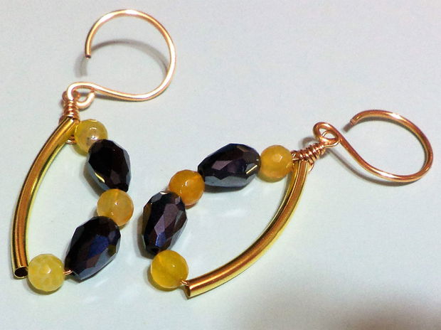 Cercei handmade din sarma gilt,jad si cristale tip swarovski - black & yellow