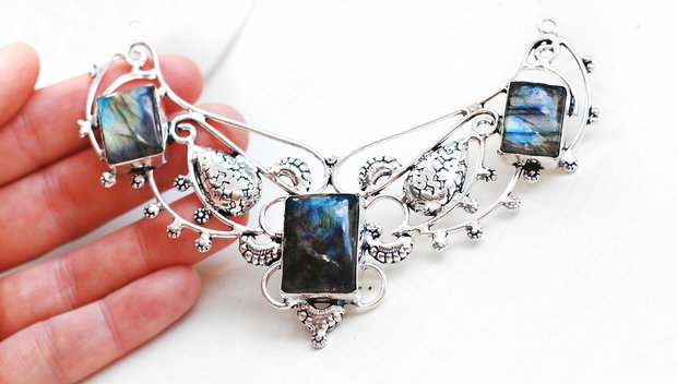 Baza colier din alama argintata si labradorite multi-flash
