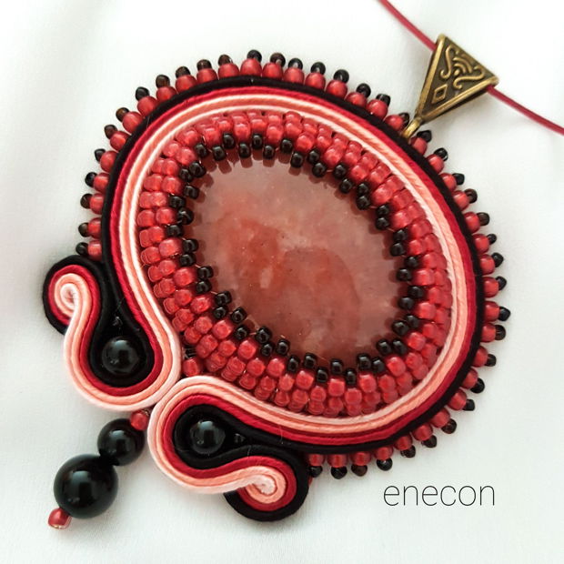 Pandantiv soutache visiniu cu agat si onix