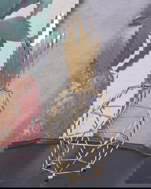 Decoratiune din alama cu un ananas