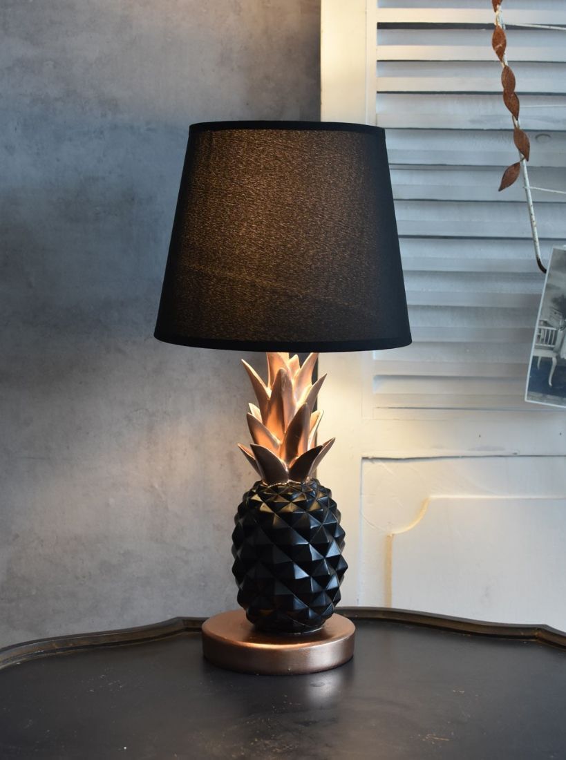 Lampa din rasini cu ananas