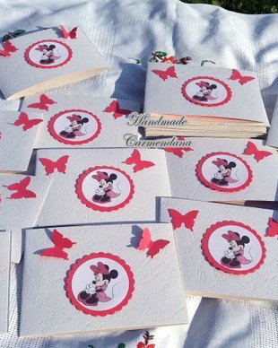 Invitatii Minnie cu fluturi