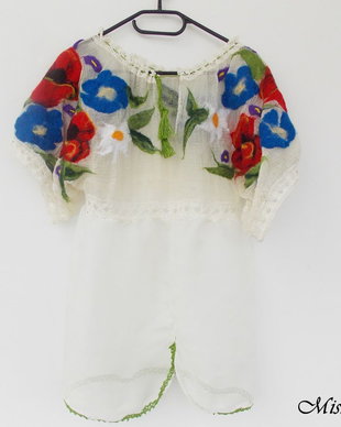 Bluza diafana cu flori de vara impaslite