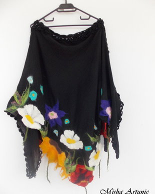 Bluza in colt, inflorata si racoroasa
