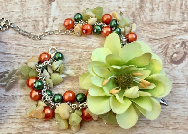 Bratara -floare cu jad si perle