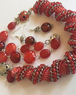 HAPPY RED LADYBUG-toho,jad,lampwork