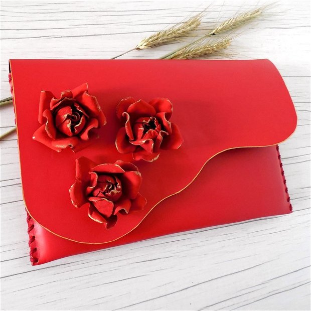 poseta plic handmade unicat din piele - Red Roses on Red