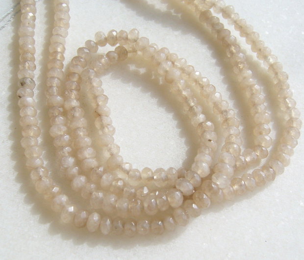 Agate bej rondele mici fatetate sir aprox 18.5 cm