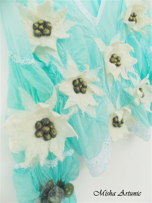 vandut -Bluza din matase naturala cu flori de colt impaslite