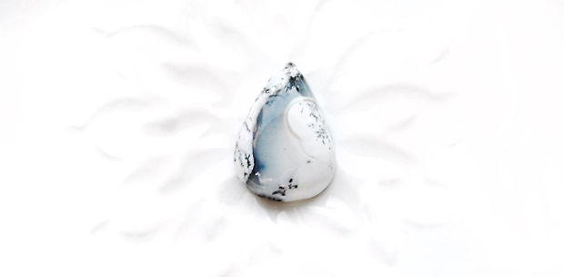 Cabochon  opal dendritic - L98