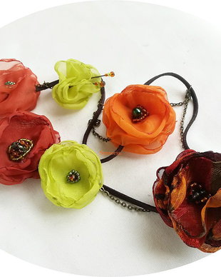 colier floral portocaliu ruginiu verde lime