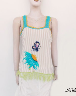 Top  din tricot cu fluturas si franjuri