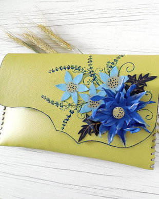 Poseta plic handmade unicat din piele naturala - Blue Flowers