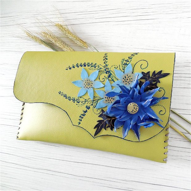 Poseta plic handmade unicat din piele naturala - Blue Flowers