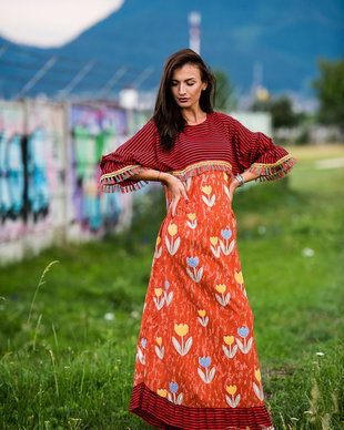 Rezervata-rochie cu lalele