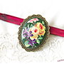 Brosa vintage cu flori multicolore Rezervat