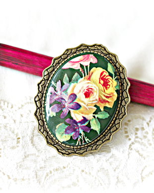 Brosa vintage cu flori multicolore Rezervat