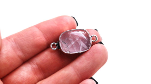 Conector  quartz roz pal in rama argintata