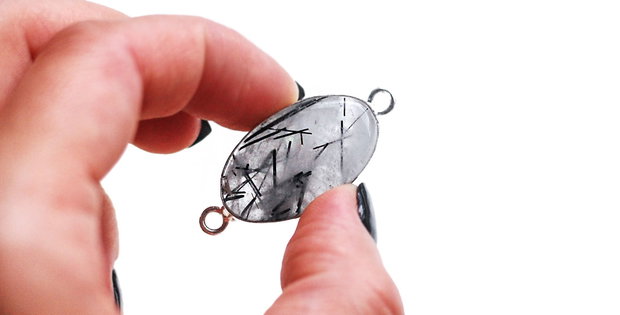Conector Quartz turmalinat  in rama argintata
