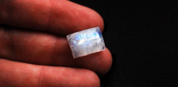 Moonstone  rectangular albastru - aprox.  14 x 10 x 5  mm [ B2 ]