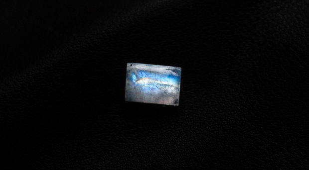 Moonstone  rectangular albastru - aprox.  14 x 10 x 5  mm [ B2 ]