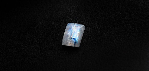 Moonstone  rectangular albastru - aprox.  14 x 10 x 5  mm [ B2 ]