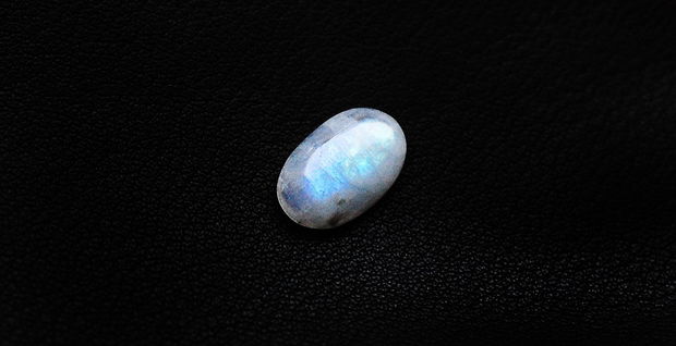 Moonstone  rainbow & albastru - aprox.  17 x 11 mm [ L99 ]