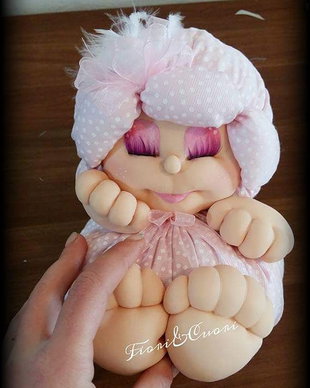 Păpușă baby roz