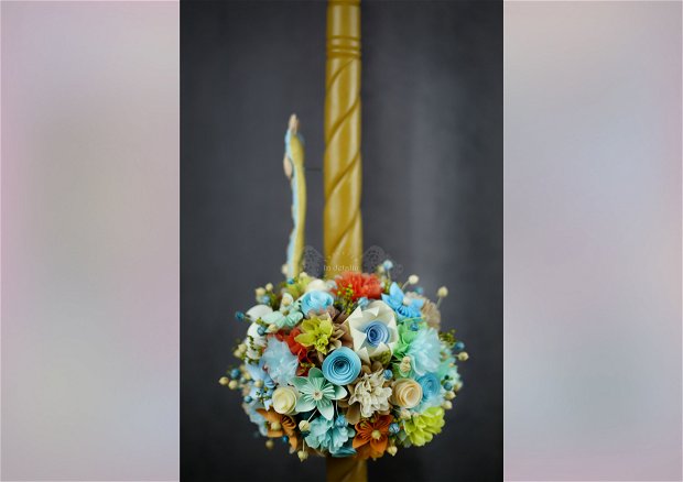 Lumanare de botez, decorata cu flori din hartie si flori uscate