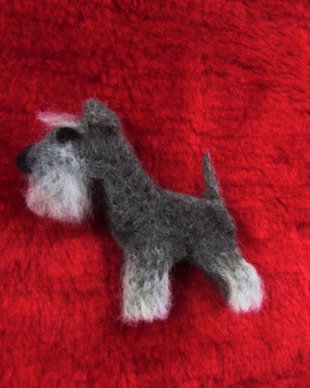 Brosa/ornament din lana impaslita`Walter`