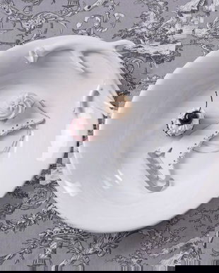 Platou din portelan alb cu coarne de cerb