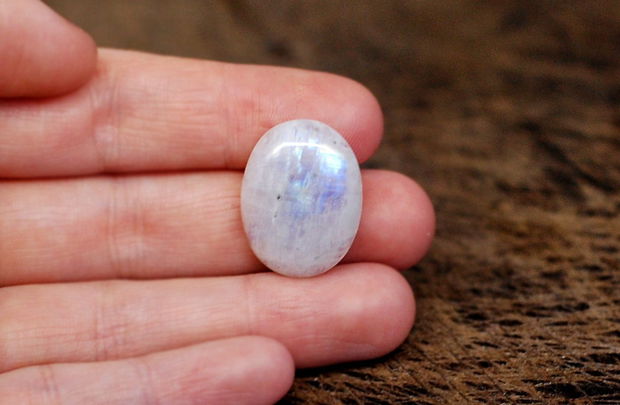 Moonstone  oval  [ M00 ]