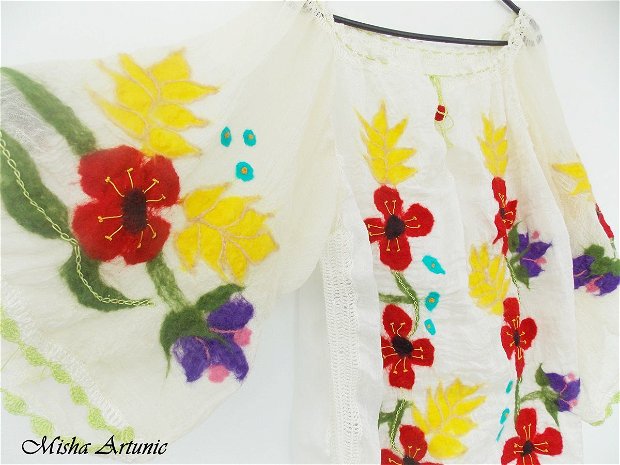 Vandut - Bluza cu motiv floral impaslit si dantelute crosetate