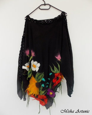 Bluza in colt, vaporoasa, cu flori de vara impaslite