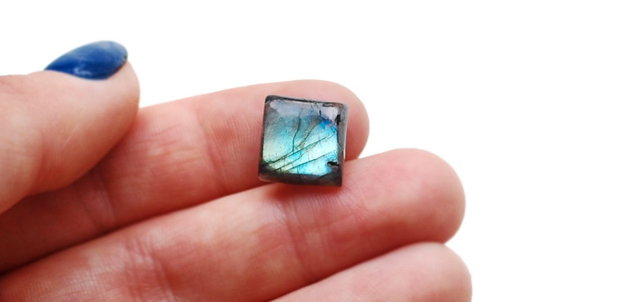 Cabochon Labradorit  flashy - G05
