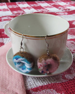 Cercei din lana impaslita `Donuts`